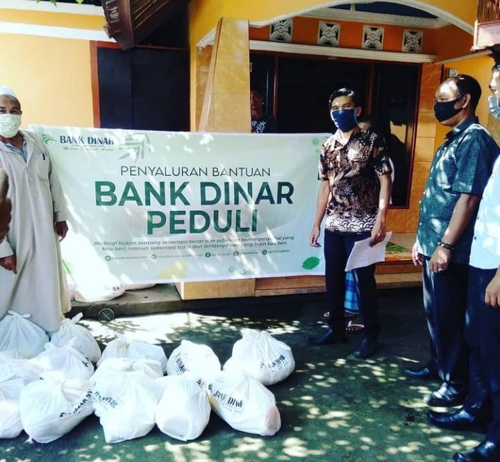 Penyaluran Sembako Bank Dinar Peduli ke Lingkungan Pondok Prasi Ampenan